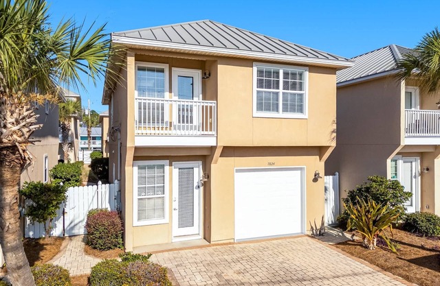 Palm Breeze Retreat – Sleeps 10!