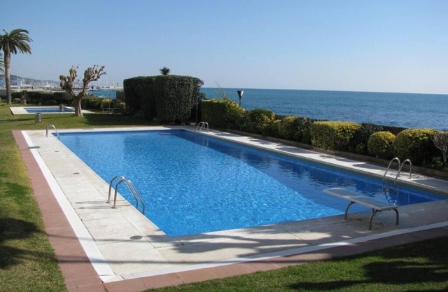 Palm Garden, beautiful Sea view, cozy Apt, direct train @ Barcelona's door
