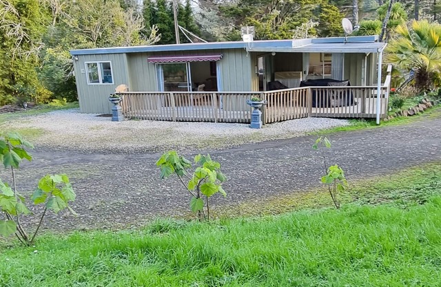 "Palm Haven' Swanson,npeaceful semi-rural lifestyle living.