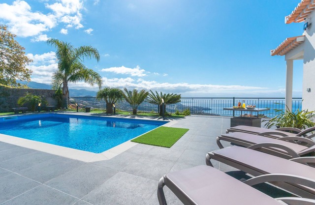 Palm Paradise by Atlantic Holiday