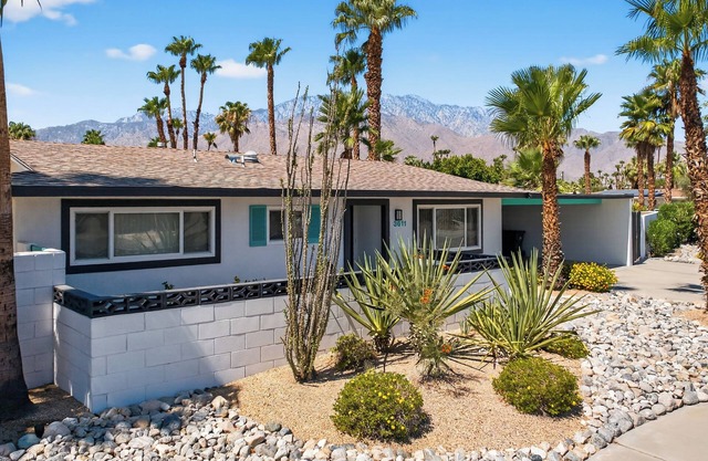 Palm Springs Home W/Private Saltwater Pool & Spa