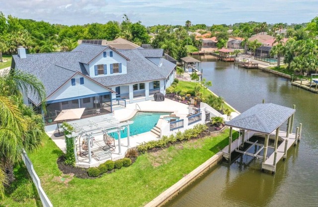 "PALM VILLA"- Water Front Pool Home on Tip Lot sleeps 10 Bring your Boat!