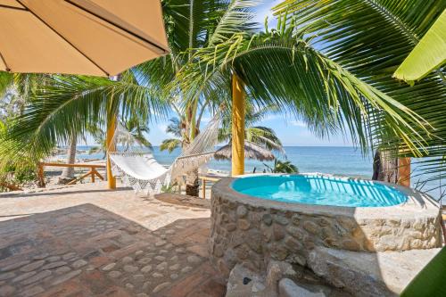 Panchos Paradise Cabaña Parota