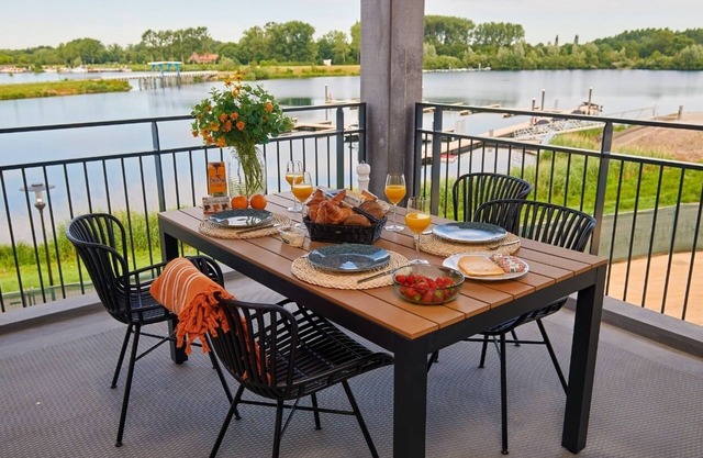 Panorama Lake View Apartment 2p