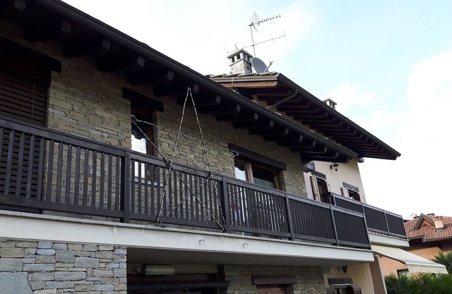 panoramic apartment in a cottage with green area
