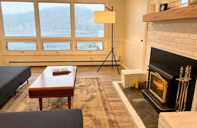 Panoramic Nature Views Hudson Valley Getaway