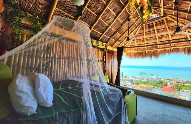 Panoramic OCEAN VIEW Glam Tree-House with Pool~Steps to Beach & Malecon~Safe Loc