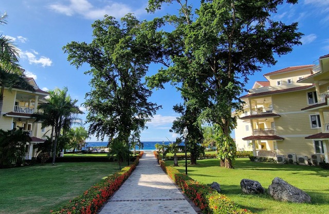 Panoramic Ocean View Condo Private Beach Pool. Free weekly maid service.