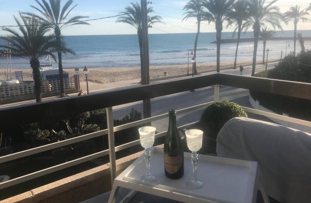 Panoramic Seafront Apartment: Direct Ocean Views