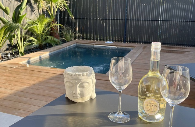 Panoramic view of the Luberon heated swimming pool