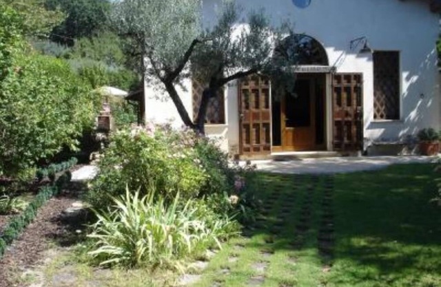 Panoramic villa with pool, internet wifi, large garden, 60 km from Rome