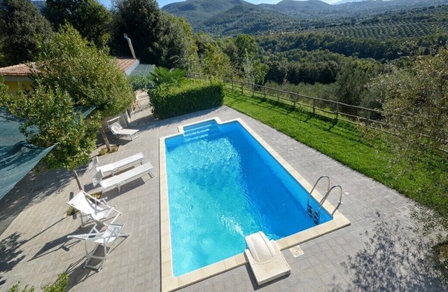 Panoramic villa with pool, between the forest and the olive grove of Rura Colimus