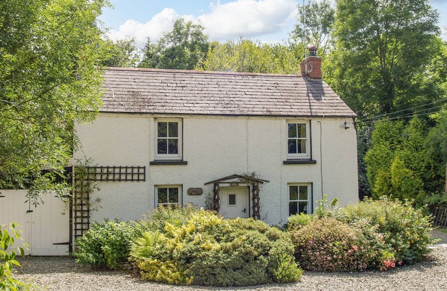 PANTEG, CARDIGAN, pet friendly, character holiday cottage in Cardigan