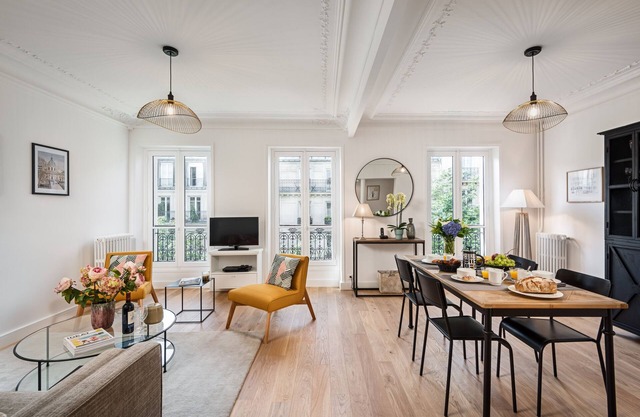 PANTHEON/LUXEMBOURG GARDENS CHARMING TWO BEDROOM