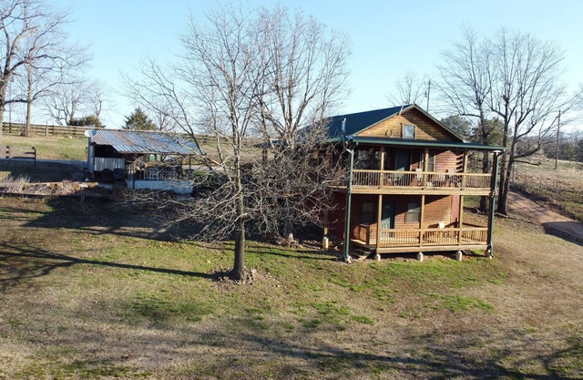 Papa Bear Log Cabin at the Buffalo River