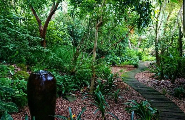 Paperbark Cottage, perfectly situated in a beautiful garden
