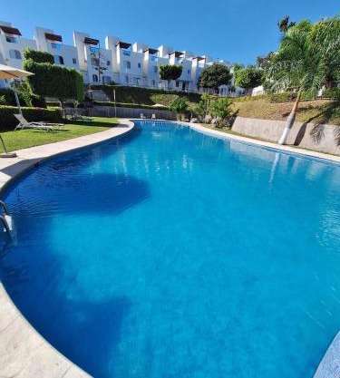 Paraíso Teques, Casa entera con acceso al lago