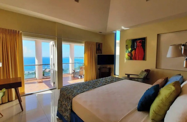Para Sol Villa spacious w/stunning Ocean View