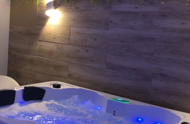 Paradis Du Nord /Jacuzzi /Salle Cinéma