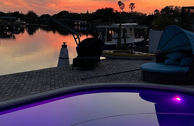 Paradise!Canal-River front heated pool house with Gulf ofMexico access.Remodeled