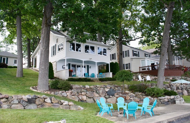 Paradise on Lake Hamilton; 80 feet of gorgeous lake frontage