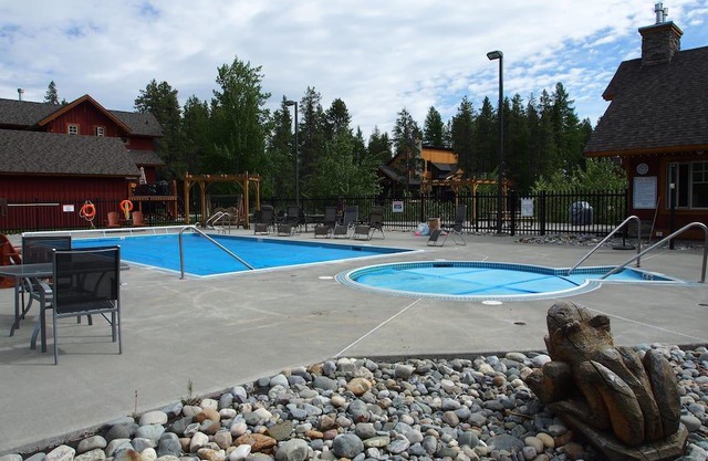 Paradise! Unique Mountain Home/Wheelchair Access. Next to Golf, Trails & Skiing
