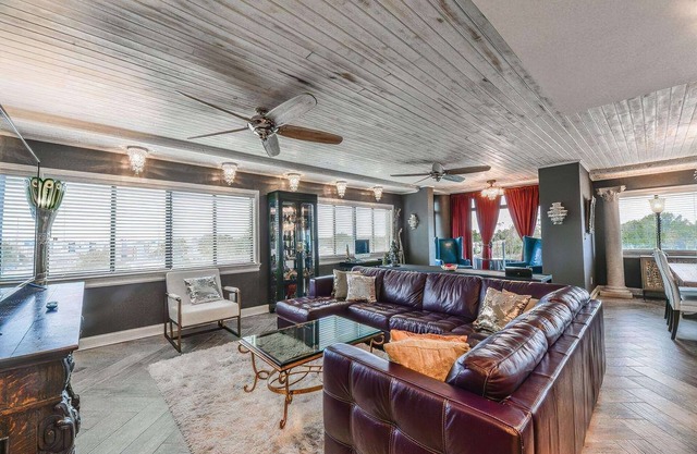 Paradiso - Divine Condo, Perfect Location Walkable to Everything Downtown