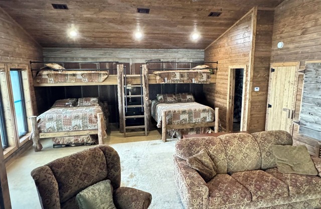 Paradiso sunrise waterfront cabin sleeps 10 with large open room and AC, WiFi