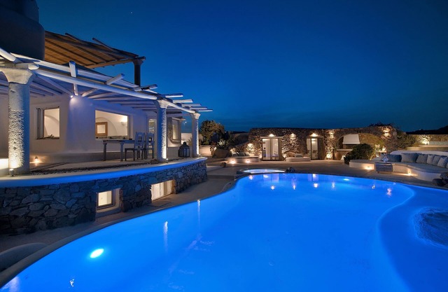 Paraga Scorpios Villa 2 7mins walk to beach by Calypso Sunset Villas