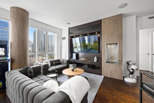 PARC LOFT Penthouse with 4bd-WFH-PS5-CN Tower Views