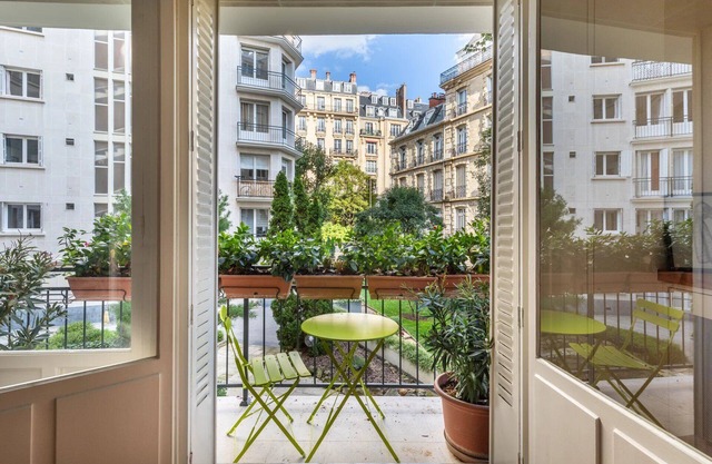 Paris Chic Trocadero Private apartment in Passy 500 meters from the Eiffel Tower