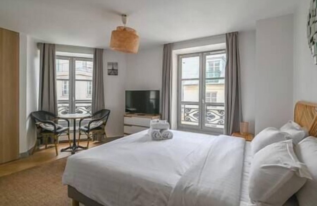 Paris, Opéra 4.So parisian Apartment