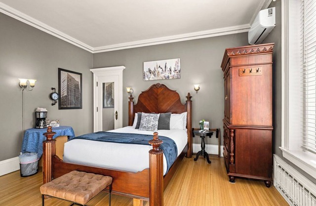 Park Avenue Suite w/Jacuzzi & Fireplace