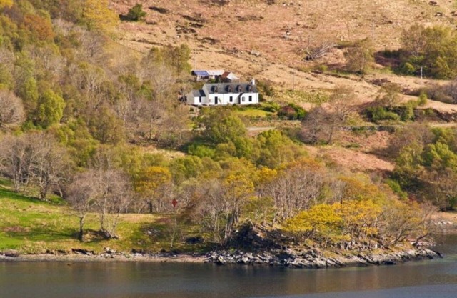 Park Cottage - Traditional Croft Cottage With Beautiful Views Across The Loch