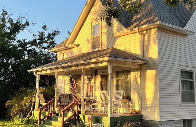 Park House - 3-bedroom home in beautiful Aurora, NE