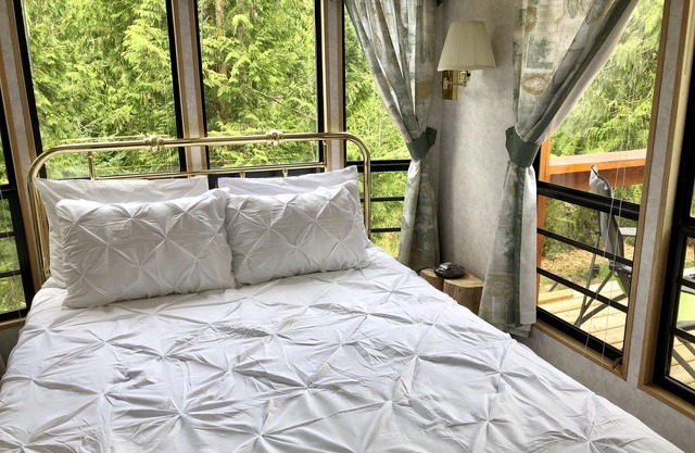 Park Model RV Glamping in Private Campground