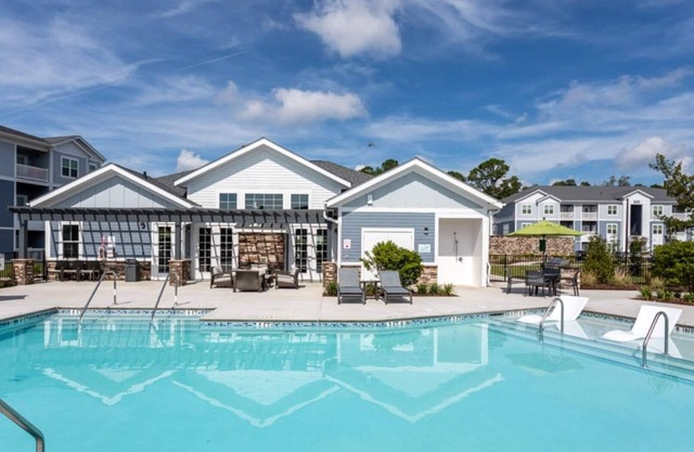 ParkerMB 2BD 2 - Two Bedroom Apartment, Sleeps 4