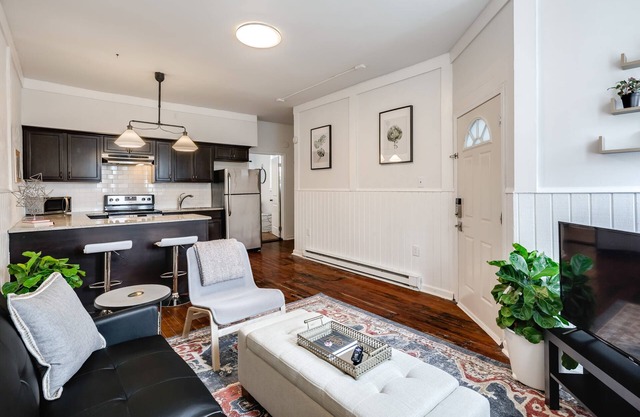 Parkside Charm – Cozy 1BR Corner Property