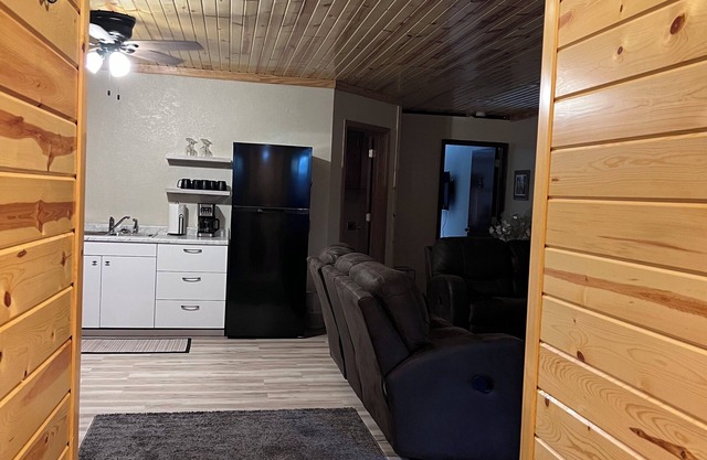 Parkview Suite in quiet Donnybrook