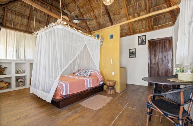 PAROTA CABAÑA (OCEANFRONT WITH PRIVATE POOL)