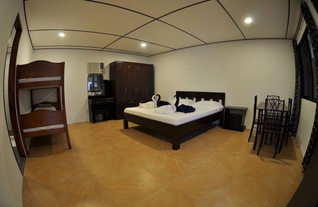 Parrot Resort Family Room - Moalboal
