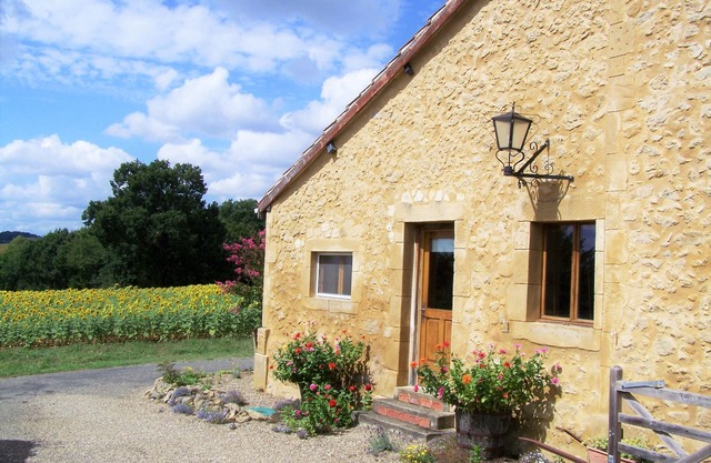 Part of a pretty Gascon farmhouse in stunning location