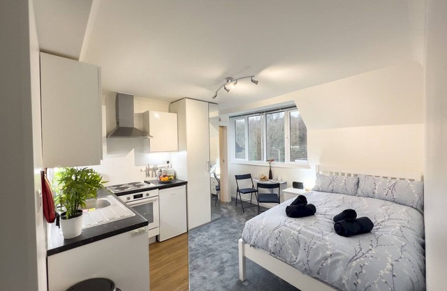 Pass the Keys |Amersham Station Road Studio