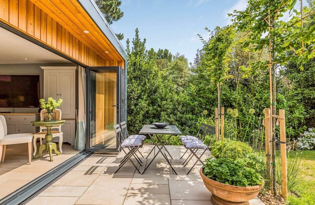 Pass the Keys | Charming Bosham Garden Lodge