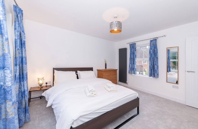 Pass the Keys | Charming Modern Home in Central Wokingham