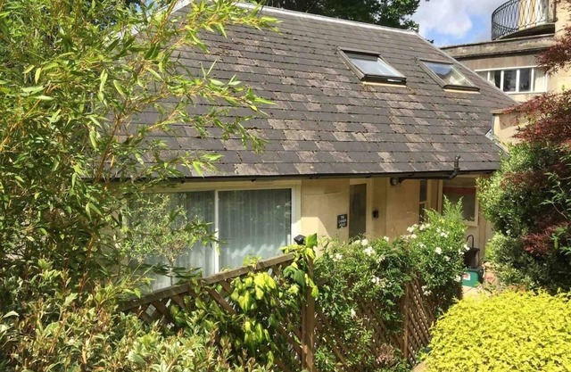 Pass the Keys | Delightful Cottage Sydney Gardens private parking