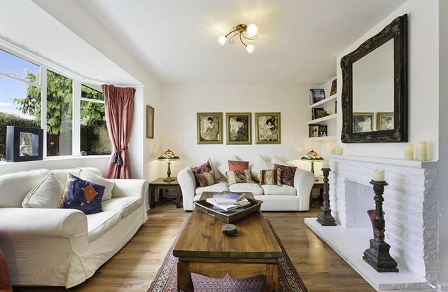 Pass the Keys | Hidden Cottage in Esher, West End