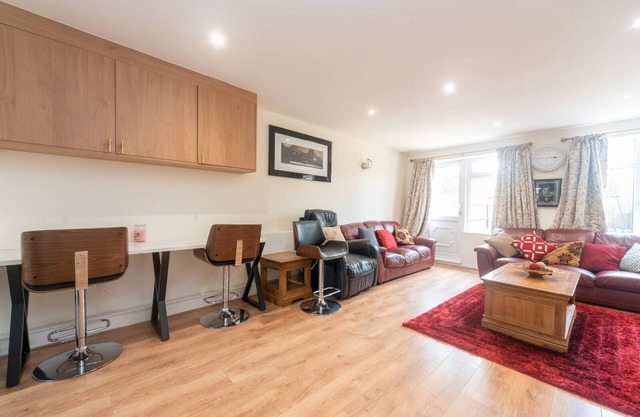 Pass the Keys | Spacious Cosy Home Close To London Abbey Wood