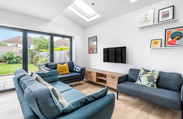 Pass the Keys | Stunning Modern 4 Bed with Parking and Garden
