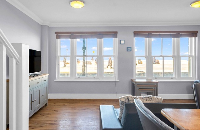 Pass the Keys | Sunset Cottage Luxury Home On The Seafront